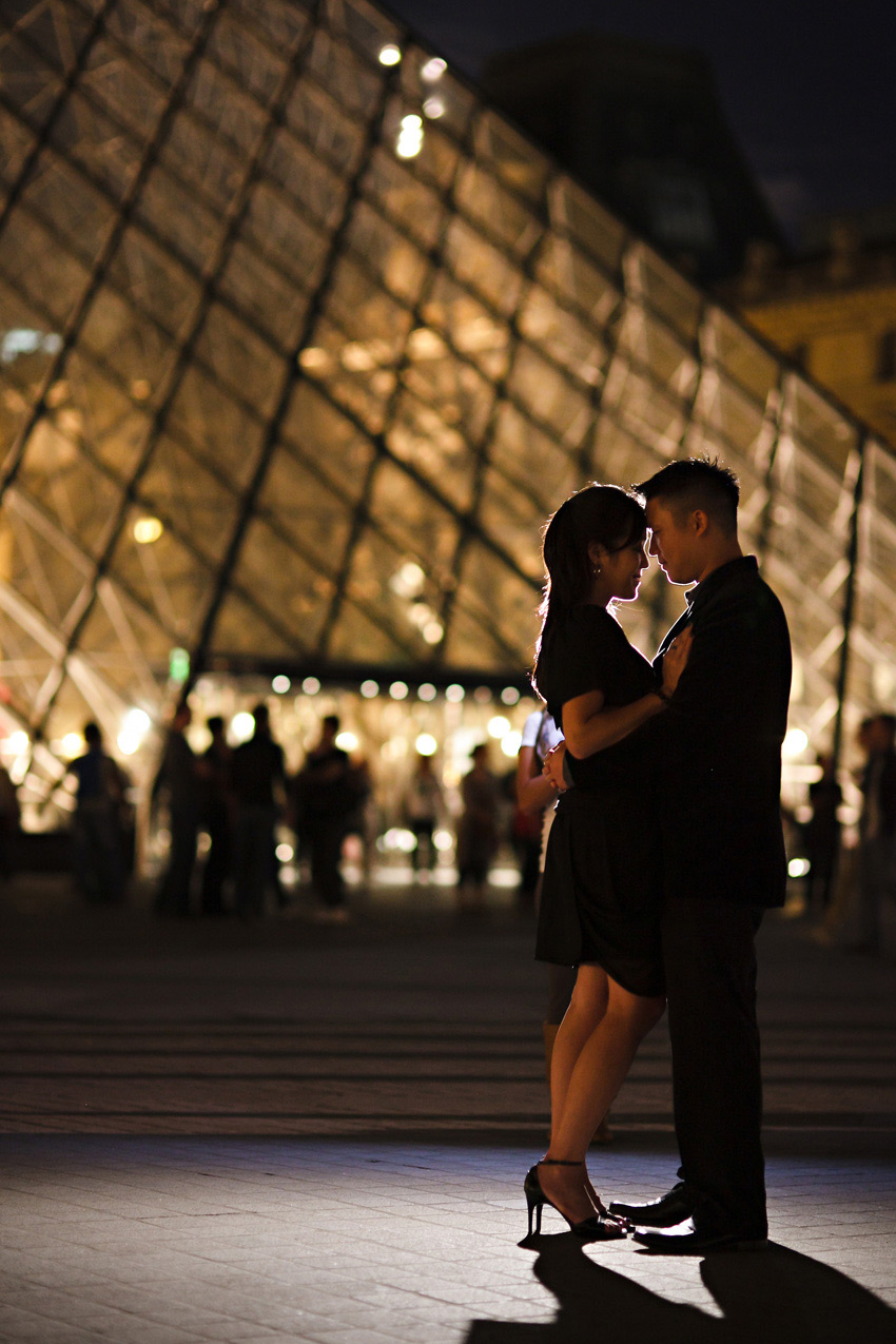 louvre_museum_nigt_paris_engagement_shoot_tiff_albert_10.jpg