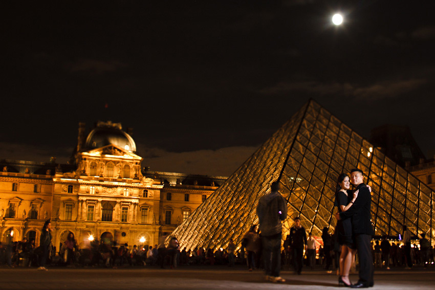 night_louvre_museum_paris_engagement_shoot_tiff_albert_12.jpg