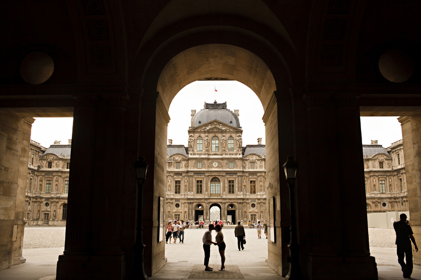 02_louvre_terrace_paris_engagement_photos_huong_ben.jpg