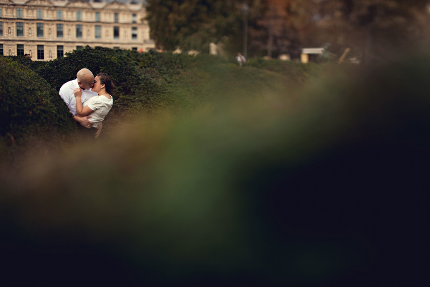 03_louvre_paris_engagement_photos_huong_ben.jpg