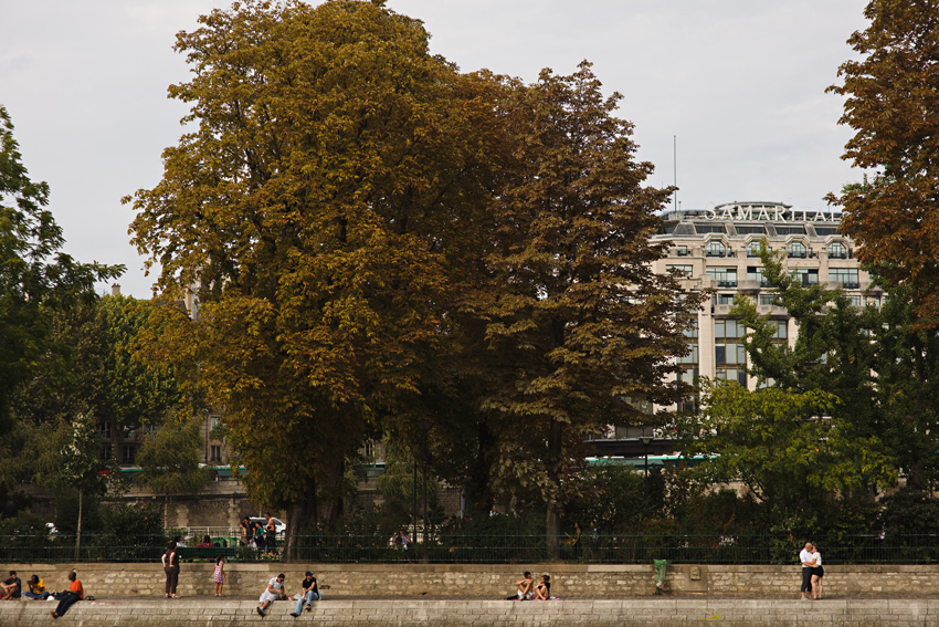 06_seine_river_paris_engagement_photos_huong_ben.jpg