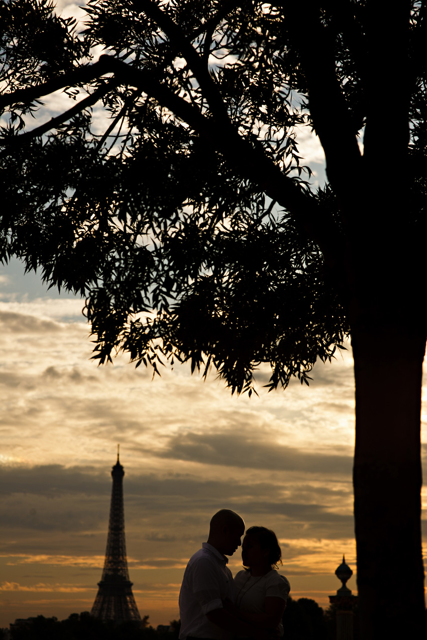 11_eiffel_tower_paris_engagement_photos_huong_ben.jpg