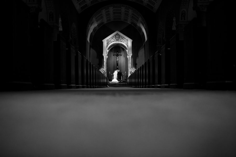 classy elegant wedding at st. anne's catholic church in houston photographed by wedding photographer table4 weddings