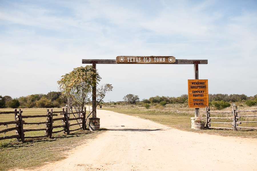 classic country outdoor wedding ceremony at texas old town kyle photographed by table4