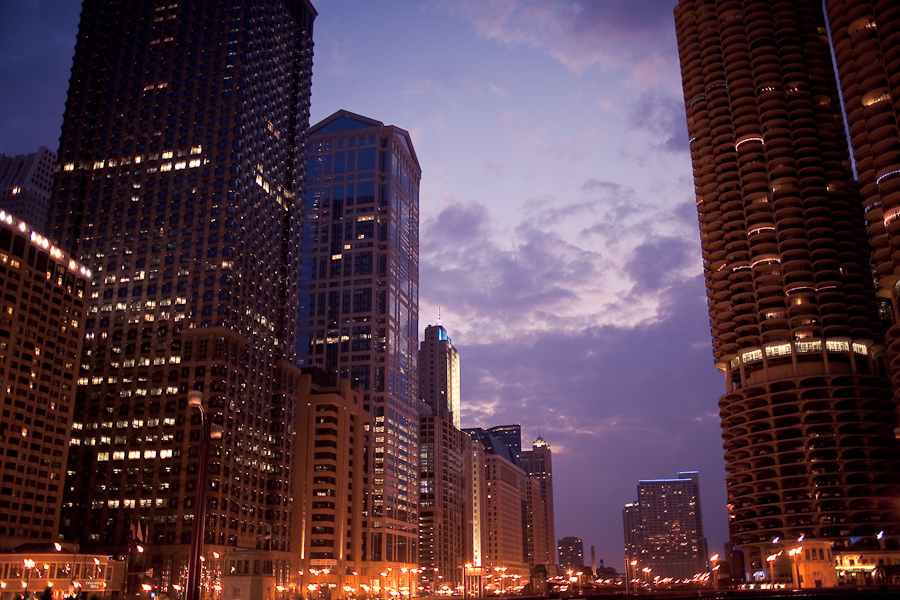 chicago wedding photographer, table 4 weddings photography, skyline, chicago architecture, downtown, night photography