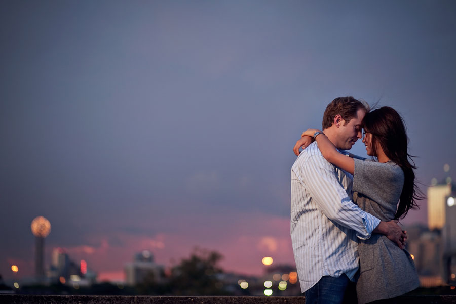 downtown-dallas-skyline-engagement-photo