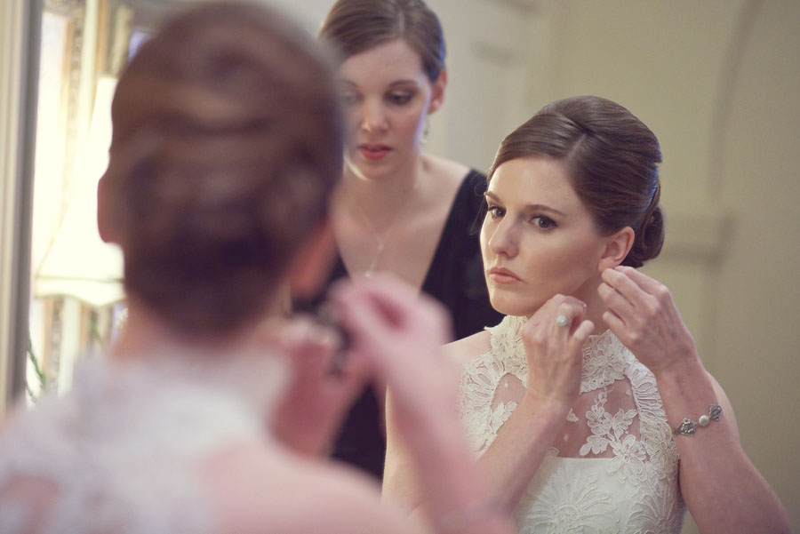 classy elegant wedding at st. anne's catholic church in houston photographed by wedding photographer table4 weddings