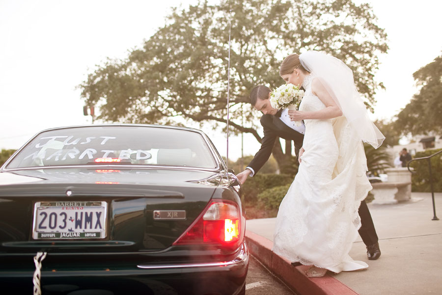 classy elegant wedding at st. anne's catholic church in houston photographed by wedding photographer table4 weddings