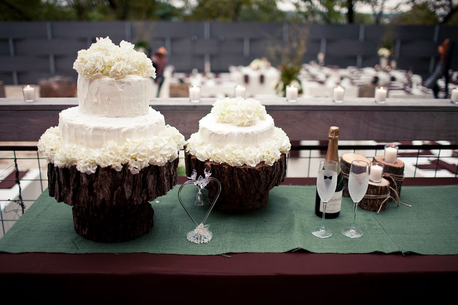 classy vintage diy outdoor wedding photography at artspace 111 in fort worth by fort worth wedding photographer table4