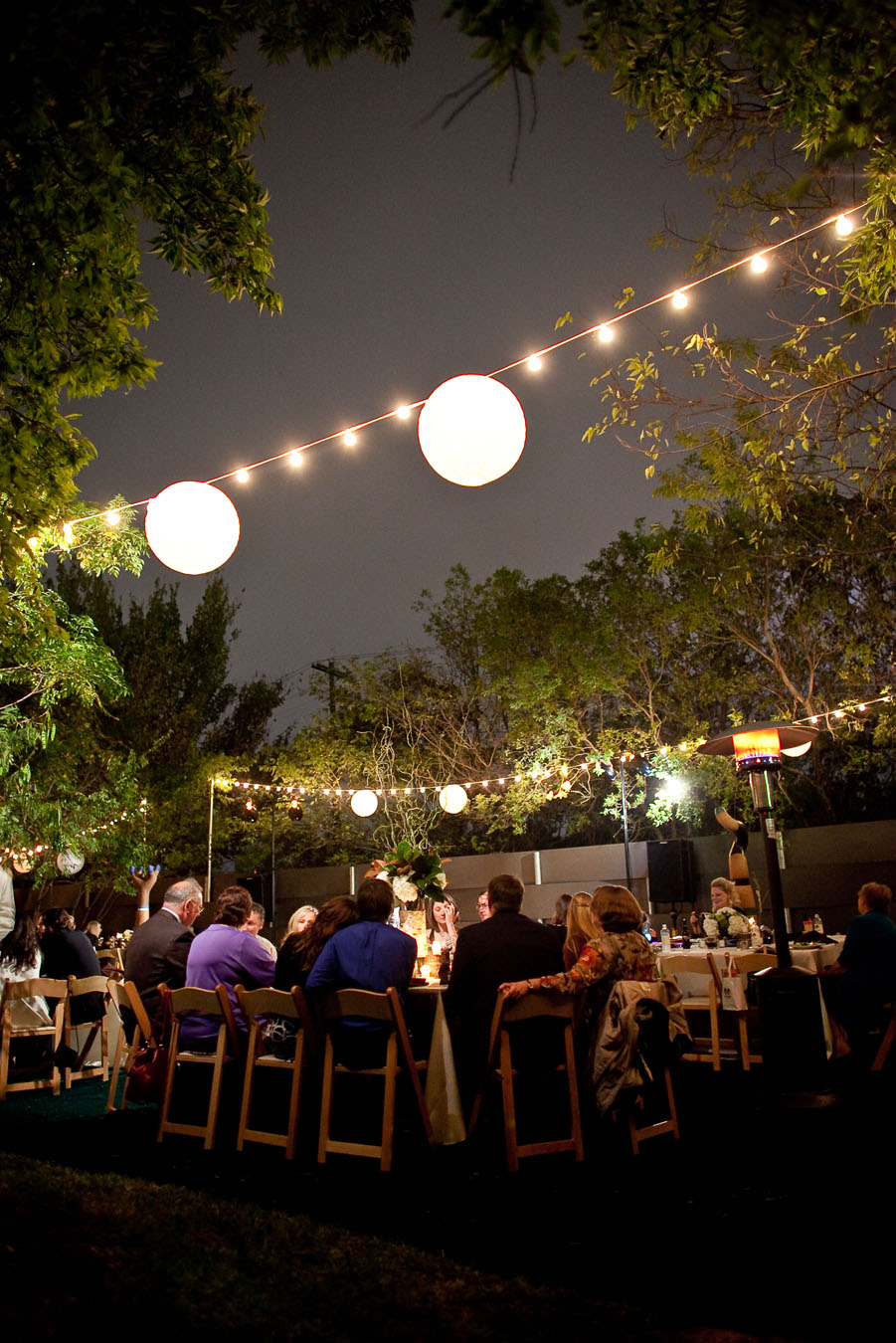 classy vintage modern outdoor wedding at artspace 111 in fort worth by dallas wedding photographer table4