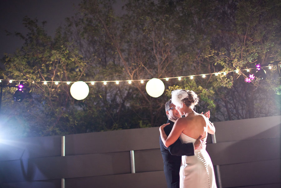 classy vintage modern outdoor wedding at artspace 111 in fort worth by dallas wedding photographer table4