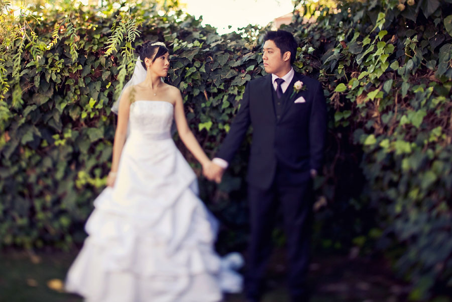 outdoor wedding at the grove in las vegas by destination wedding photographer table4 weddings