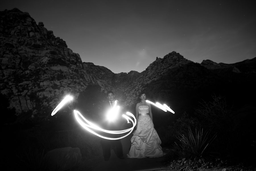 outdoor wedding photos at red rock canyon in las vegas by destination wedding photographer table4 weddings