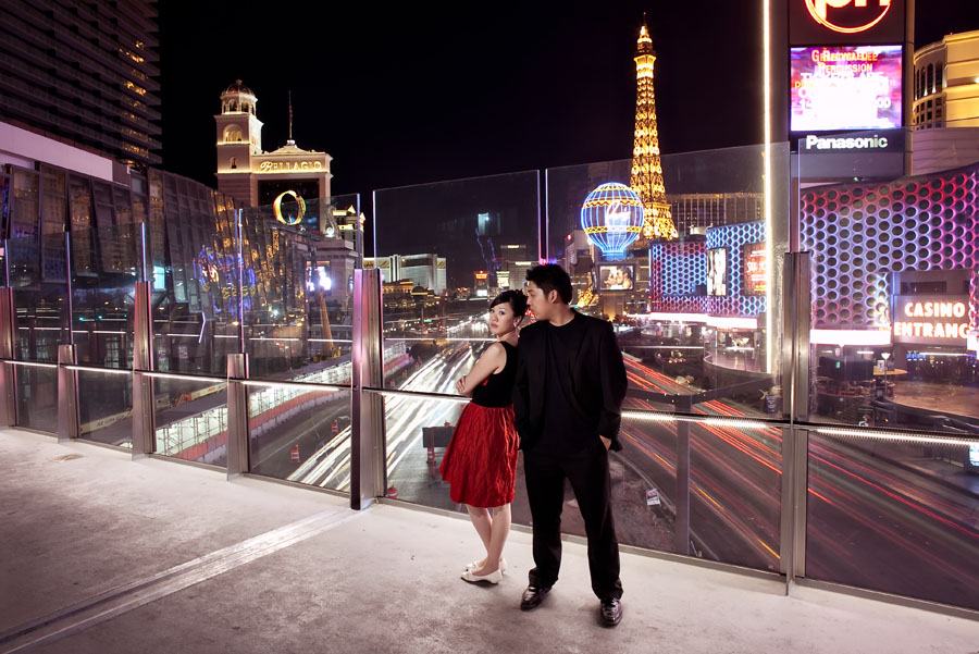 outdoor wedding photos on the strip in las vegas by destination wedding photographer table4 weddings