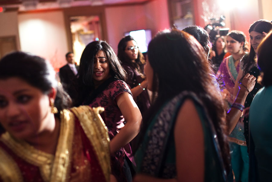 indian pakistani wedding reception in houston texas photographed by dallas wedding photographer table4