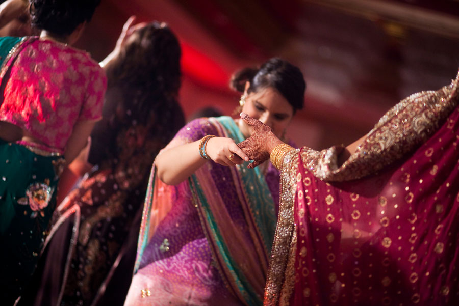 indian pakistani wedding reception in houston texas photographed by dallas wedding photographer table4