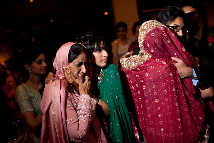 indian pakistani wedding reception in houston texas photographed by dallas wedding photographer table4