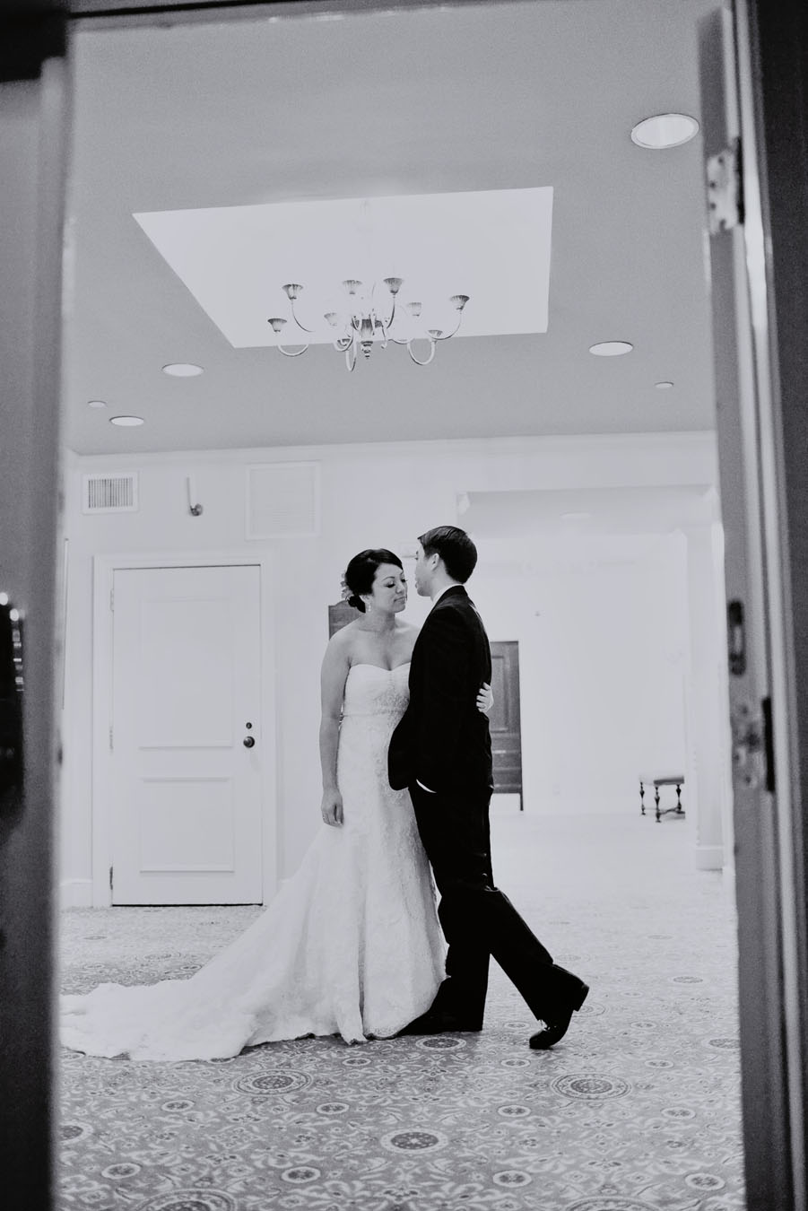 classic elegant wedding at the driskill hotel in downtown austin photographed by austin wedding photographer table4 weddings