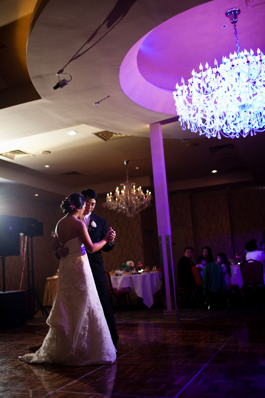 classic elegant wedding at the driskill hotel in downtown austin photographed by austin wedding photographer table4 weddings