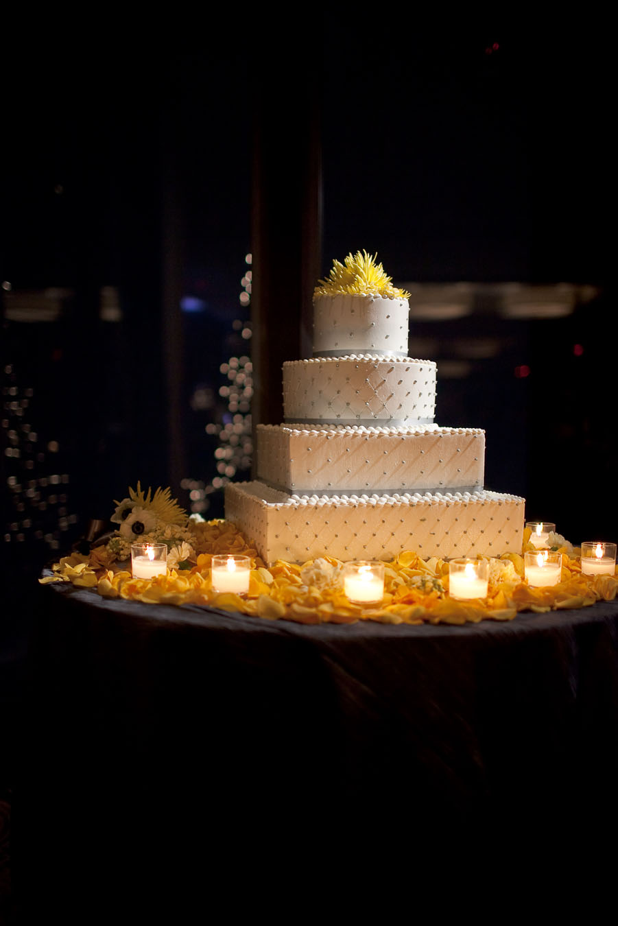 fashionable, chic, modern, fun wedding at the joule hotel dallas and tower club photographed by dallas wedding photographer table4 weddings