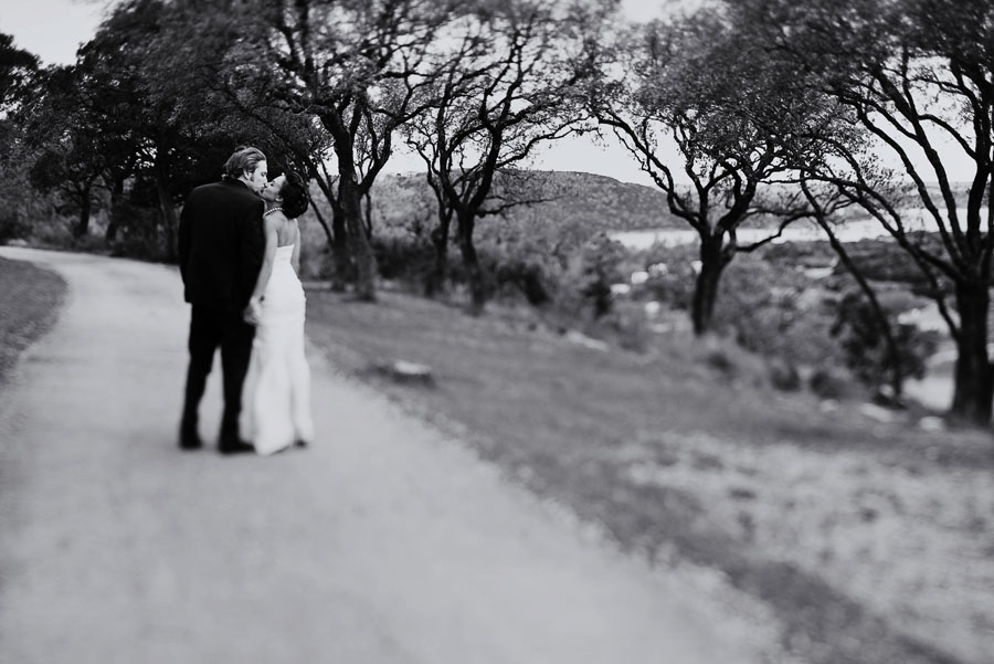 outdoor hill country wedding at hacienda del lago in austin texas by dallas wedding photographer table4