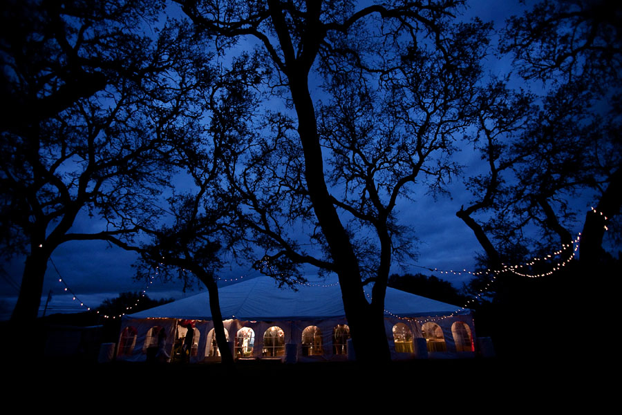 outdoor hill country wedding at hacienda del lago in austin texas by dallas wedding photographer table4