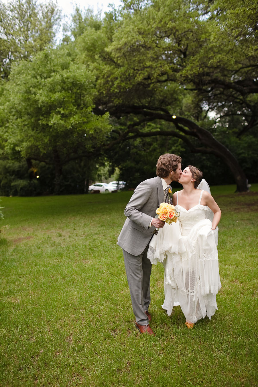 sweet southern charming mercury hall austin wedding photos by dallas photographer table4