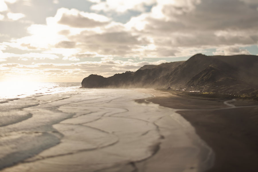 piha beach, auckland new zealand engagement photo