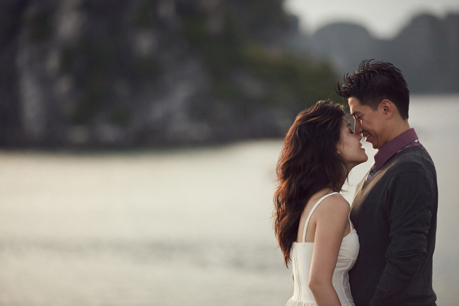 ha long bay junk boat engagement