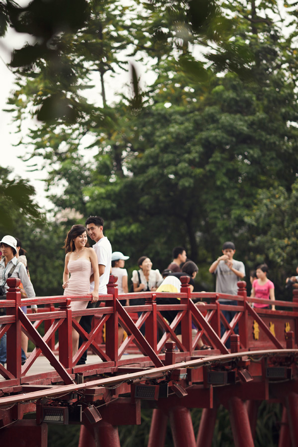 hanoi vietnam engagement session photo