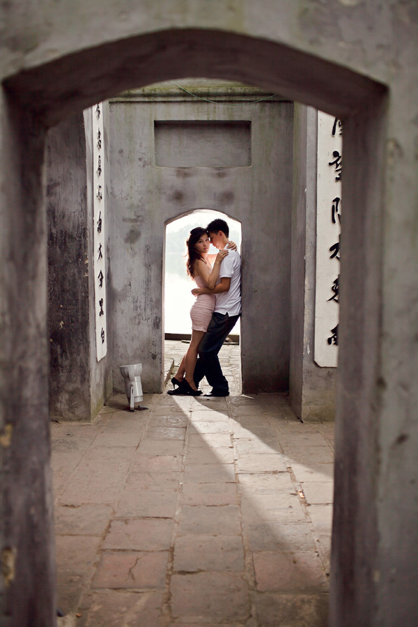 hanoi vietnam engagement session photo