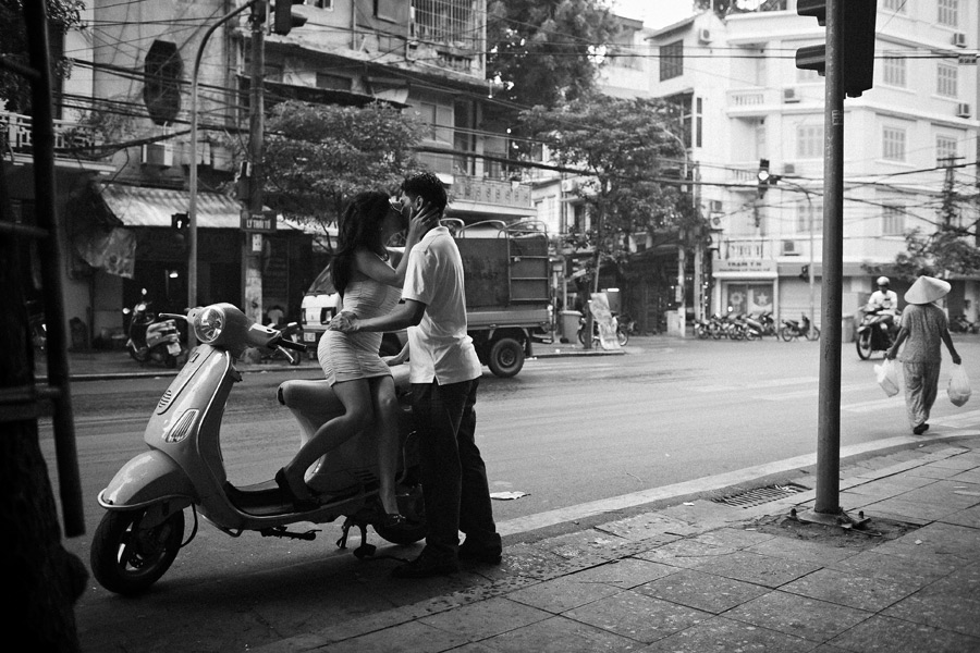 hanoi vietnam engagement session photo