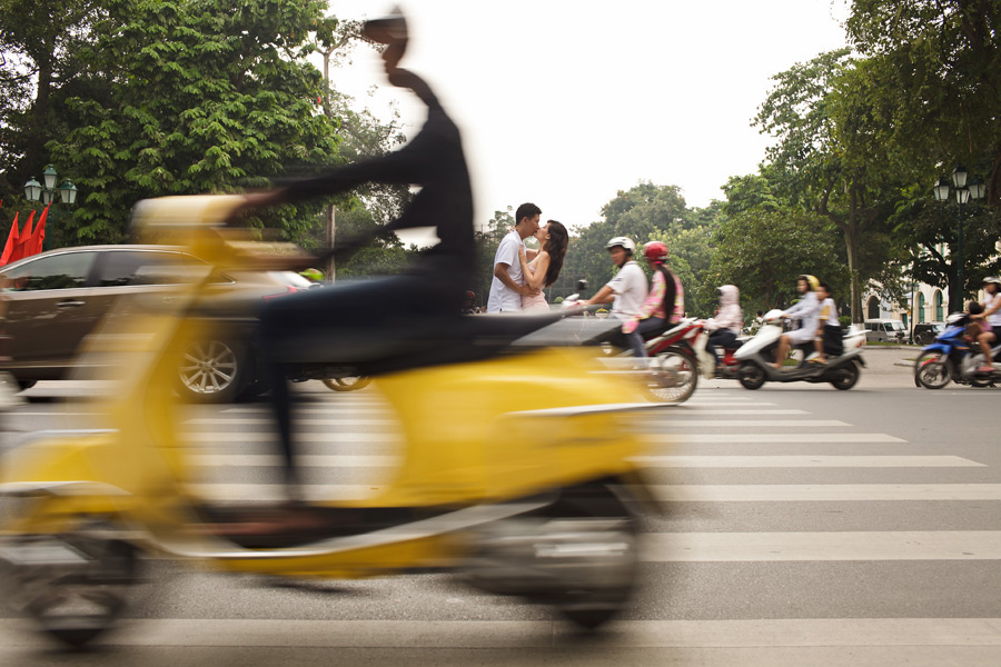 hanoi vietnam engagement session photo