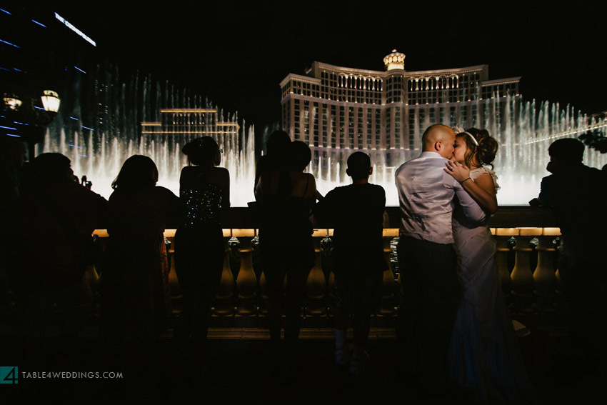 las vegas wedding, aria wedding, cosmopolitan wedding, bellagio fountains at night wedding photo