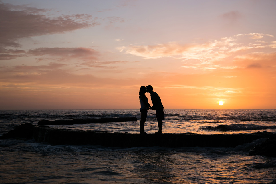 sunset laguna beach engagement photo, southern california wedding photographer jason huang